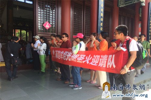 05 重庆长寿菩提寺恭请圣火队伍_副本