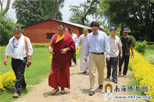 03中华寺当家中勇法师与中国驻尼泊尔大使吴春太畅谈未来_副本