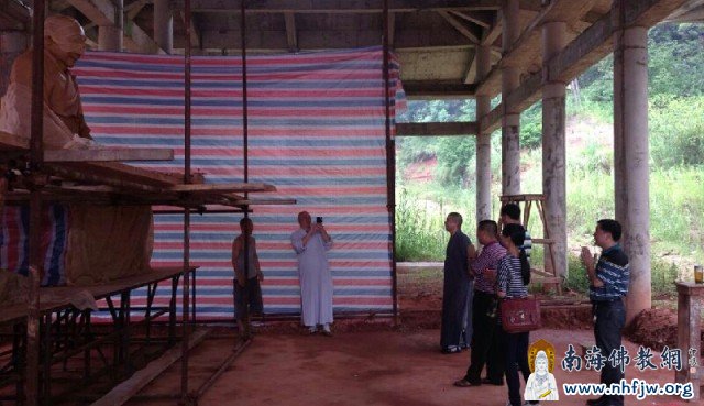 李伟明常务副部长一行视察工地