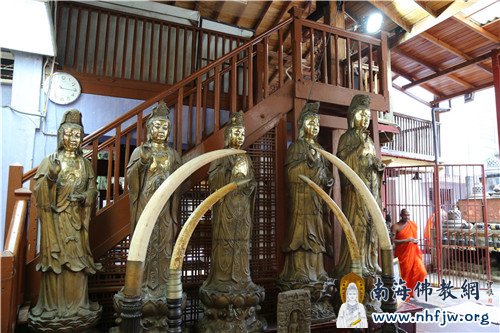 10 岗嘎拉玛寺方丈收藏的汉传菩萨像.jpg