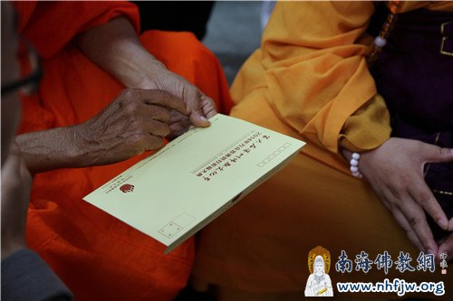 11 岗嘎拉玛寺方丈欣然接受邀请出席2014年万人祈福大典.jpg
