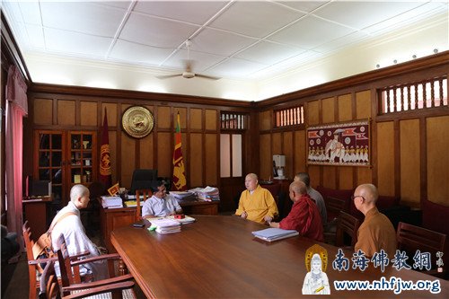 05 印顺大和尚受邀与佩拉德尼亚大学校长及宗教系主任会谈.jpg