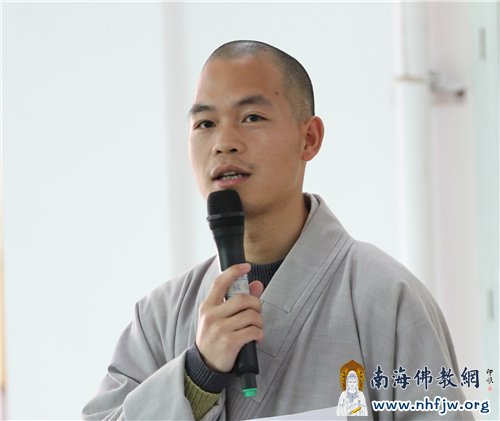 教师代表悟仁法师发言