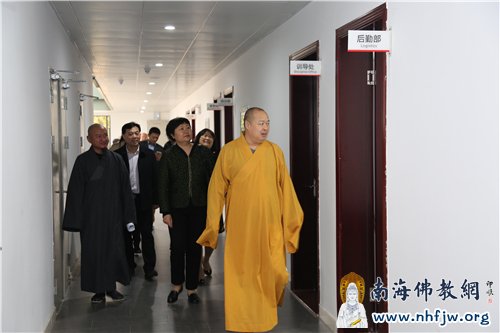 参观本焕学院教学楼