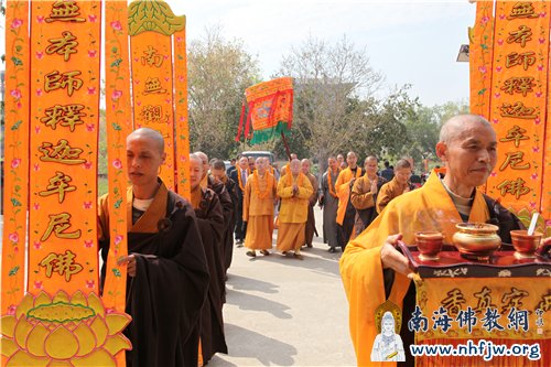 10 中勇法师欢迎松纯长老一行.jpg