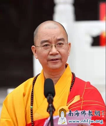 03会长学诚法师:49岁,全国政协常委、全国青联副主席、中国宗教界和平委员会秘书长,中国佛学院副院长、福建省佛教协会会长、福建佛学院院长,福建莆田广化寺方丈、陕西扶风法门寺方丈、北京龙泉寺方丈,《法音》主编、《福建佛教》主编,之前担任中国佛教协会驻会副会长。.jpg