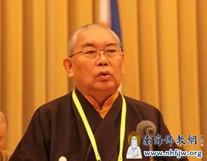 04副会长嘉木祥·洛美久美·图丹却吉尼玛活佛(藏),67岁,青海省刚察县贡玛部落人,1952年古历2月11日迎进拉卜楞寺坐床,在图旦胞章举行了坐床典礼,成为第六世嘉木样活佛。历任甘肃省佛教协会会长,甘肃省青年联合会副主席,甘南藏族自治州佛教协会会长,甘肃省佛学院院长,拉卜楞寺院管理委员会主任、政协甘肃省委员会副主席,甘肃省人民代表大会常务委员会副主任。.jpg