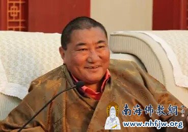 09副会长珠康·土登克珠活佛(藏),60岁,西藏那曲人,1958年被认定为西藏那曲镇孝登寺第七世珠康活佛。现任全国九届政协常务委员,西藏自治区政协副主席、佛协西藏分会会长、西藏佛学院院长。.jpg