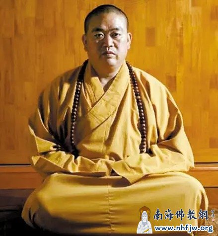 13副会长永信法师,50岁,安徽省阜阳市颍上县人,得释行正印可为少林寺永化堂上传曹洞正宗第47世、第33代嗣祖沙门,继任住持、方丈。先后担任河南省佛教协会会长,全国人民代表大会代表,全国青年联合会委员,河南佛教学院院长等职。.jpg