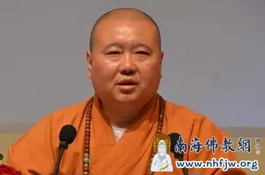 15副会长觉醒法师,45岁,辽宁锦西人,1985年依上海玉佛寺监院欣一法师出家,同年5月于玉佛寺受三坛大戒,1999年11月荣升上海玉佛寺方丈,先后担任全国政协委员,上海市佛教协会会长等职.jpg