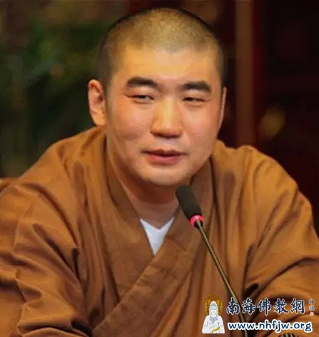 17副会长湛如法师,47岁,历史学博士,印度语言文学博士后,现任北京大学外国语学院南亚学系教授,博士生导师。先后就读于中国国佛学院、厦门大学历史系、中山大学历史系、东京驹泽大学佛教学部、东京大学东洋文化研究所。2000年1月博士后出站后在北京师范大学史学所工作,2001年调入北京大学任教至今。中国佛教协会教育委员会主任,中国佛学院常务副院长。.jpg