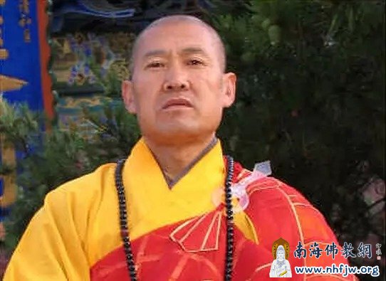 18副会长妙江法师,63岁,生于山西省阳高县古城镇西要泉村的一个佛化家庭,现任全国政协委员、山西省人大代表,山西省佛教协会会长、五台山佛教协会会长,五台山碧山寺方丈、五台山竹林寺住持。.jpg
