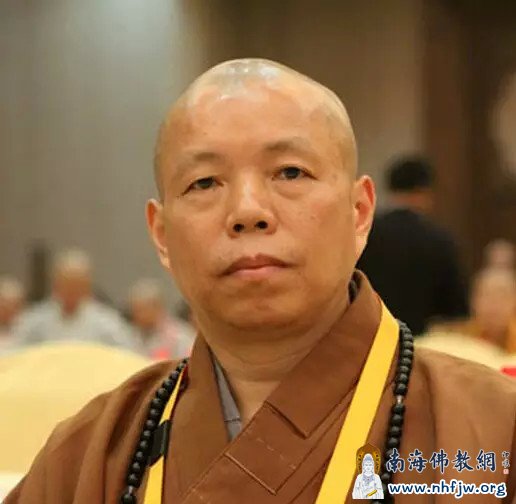 19副会长心澄法师,52岁,曾在中国佛学院求学9年,然后在佛学院讲经9年,现任镇江金山江天禅寺、焦山定慧寺的方丈,江苏省佛教协会会长,镇江市佛教协会会长。.jpg