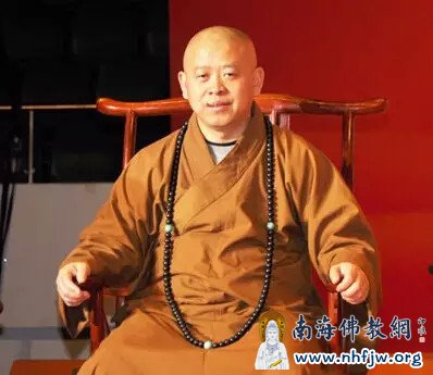 20副会长纯一法师,51岁,祖籍江西,1982年9月出家。中国佛学院(南京)栖霞山分院毕业,后于北京师范大学研究生哲学人文博士课程结业,江西省社会科学院宗教研究所研究员。为临济宗第46代、沩仰宗第11代传人,江西省第十一届人大代表,江西省佛教协会会长,南昌佑民寺方丈,江西省社科院宗教所副所长、研究员,南昌市政协常委、南昌市佛教协会会长。.jpg