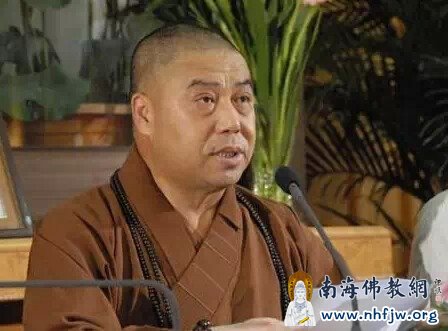 23副会长增勤法师,53岁,出生于甘肃省华亭县一个笃信佛教的家庭。1988礼大兴善寺慧雨法师出家学佛,1991年在河南洛阳白马寺海法法师座下求受具足戒。2000年11月21日,升座为大慈恩寺新任方丈。现为陕西省佛教协会会长、西安市佛教协会会长、西安佛教文化研究中心主任、西安市政协常委。.jpg
