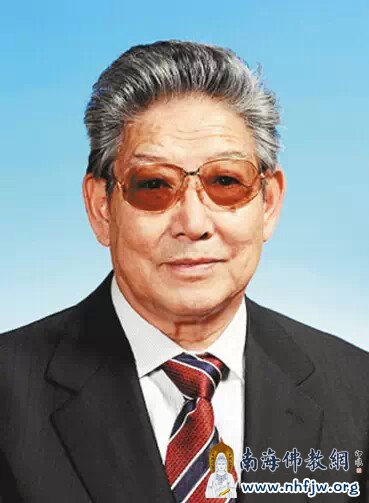 36名誉会长帕巴拉·格列朗杰活佛(藏),75岁,四川理塘人,1942年被认定为西藏昌都强巴林寺第十一世帕巴拉呼图克图,1952年至1956年在色拉寺学经。曾先后担任昌都解放委员会第一副主任,西藏自治区筹备委员会常委、宗教事务委员会副主任,西藏自治区筹备委员会副主任、宗教事务委员会主任,昌都专署专员,全国政协副主席,西藏自治区政协主席,全国人大常委会副委员长,中国佛教协会副会长。.jpg