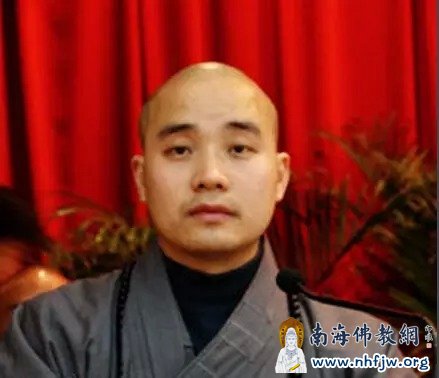 25驻会副会长宗性法师,42岁,重庆潼南人,中国佛学院研究生班毕业,先后担任全国青联委员、中国佛学院副院长兼教务长、四川省政协常委、四川省佛教协会副会长、四川省青年联合会副主席、成都市佛教协会会长、成都文殊院方丈、成都市青年联合会副主席、四川大学宗教研究所客座教授、中国佛教文化研究所特约研究员、中国佛学院硕士研究生指导教师。.jpg