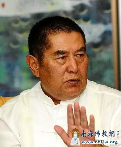 27副会长直孔穷仓·洛桑强巴活佛(藏),西藏自治区佛协副会长,西藏直贡嘎举派法主。.jpg