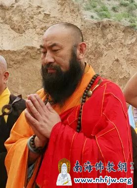 29副会长普法法师,53岁,出生在上海工人家庭,小时经常随大人到附近寺庙进香拜佛,毕业于闽南佛学院。现任全国政协委员、中佛协副秘书长、福建省佛教协会常务副会长,鼓山涌泉寺方丈,香港佛教文化产业名誉顾问。.jpg
