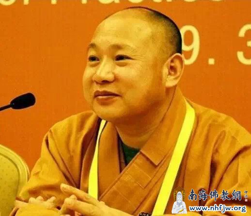 副会长静波法师,52岁,黑龙江省肇源县人氏,1986年3月到哈尔滨极乐寺出家,1988年9月考入中国佛学院;1992年毕业后攻读研究生,主攻三论宗;1995年毕业,获得佛学硕士学位,留校任教。1993年当选哈尔滨市佛教协会第二届常务理事。1996年当选黑龙江省佛教协会四届会长。2001年当选黑龙江省佛教协会五届会长。2002年当选省,市政协常务委员,哈尔滨市人大代表。2002年8月1日出任哈尔滨极乐寺住持,极乐寺佛学院院长。 2003年12月29日当选哈尔滨市佛教协会会长。
