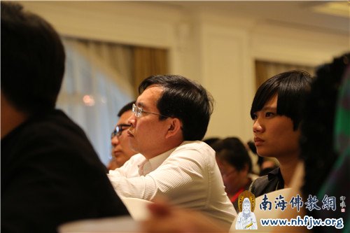 台下聚精会神的听众