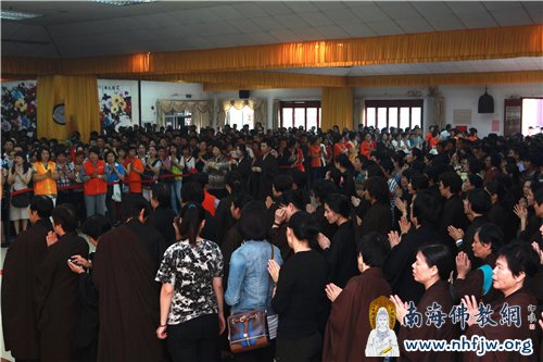 法会现场秩序井然,盛大庄严 摄影:顿宏