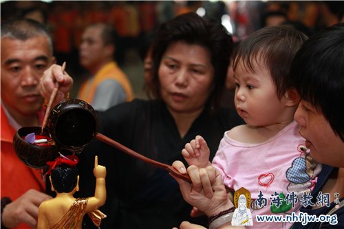 佛陀的慈悲智慧,从小培养 摄影:顿宏