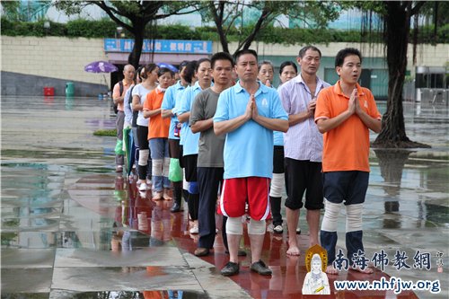 整齐待发的拜山队伍